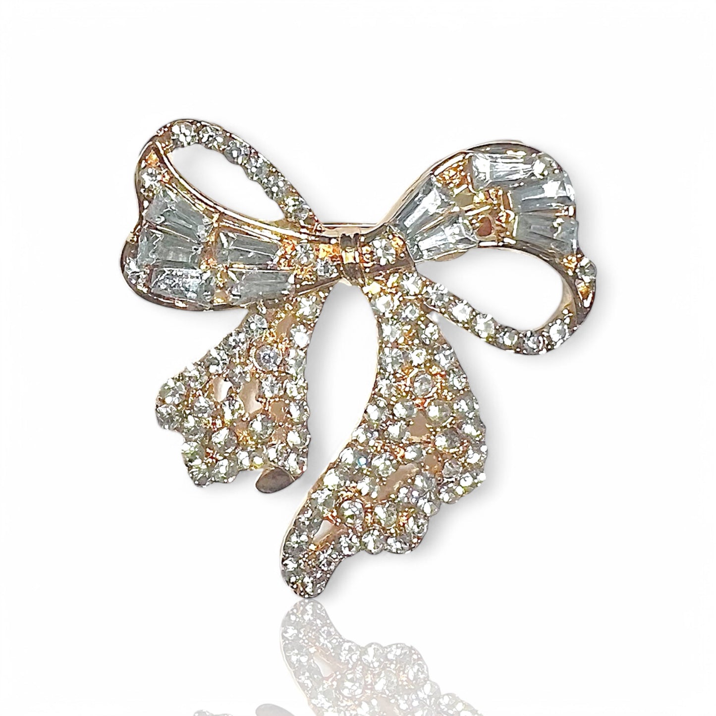 Broche noeud à strass