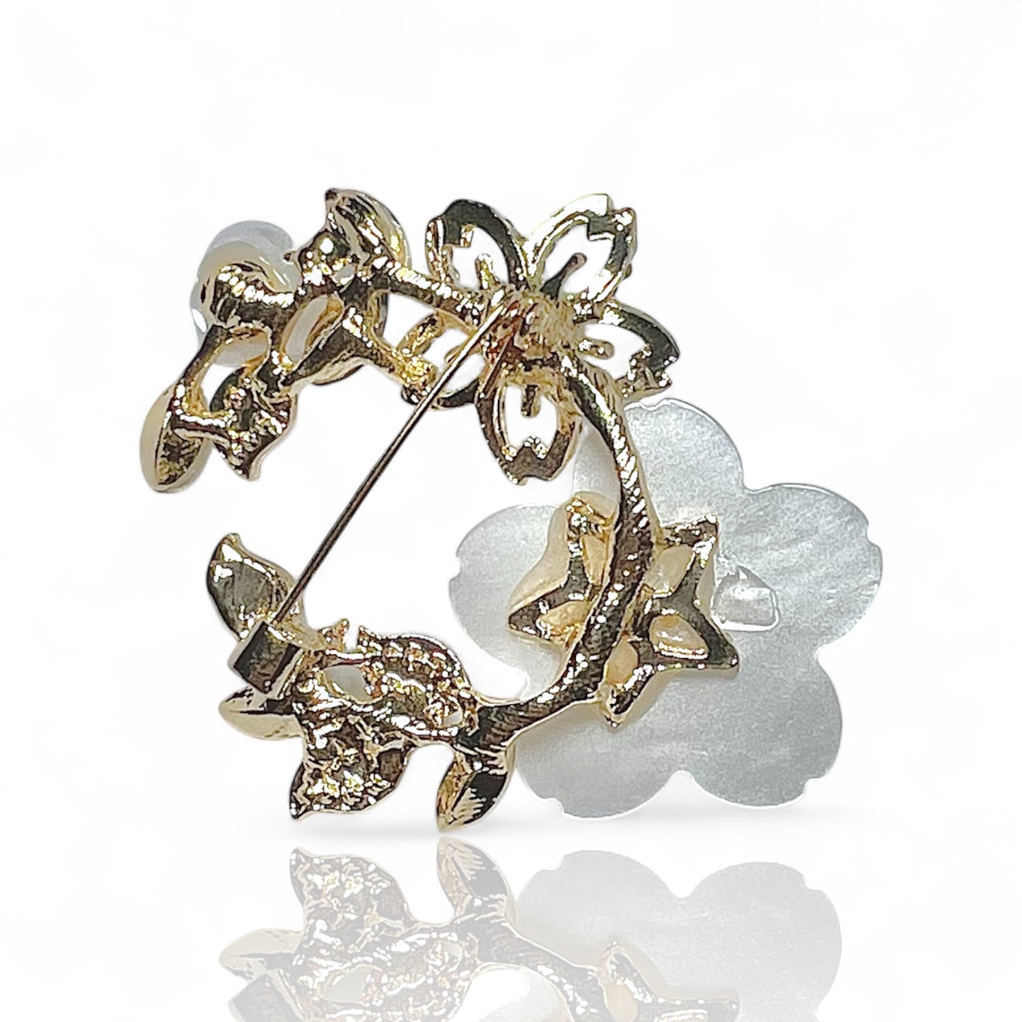 Broche fleurie Zeyli