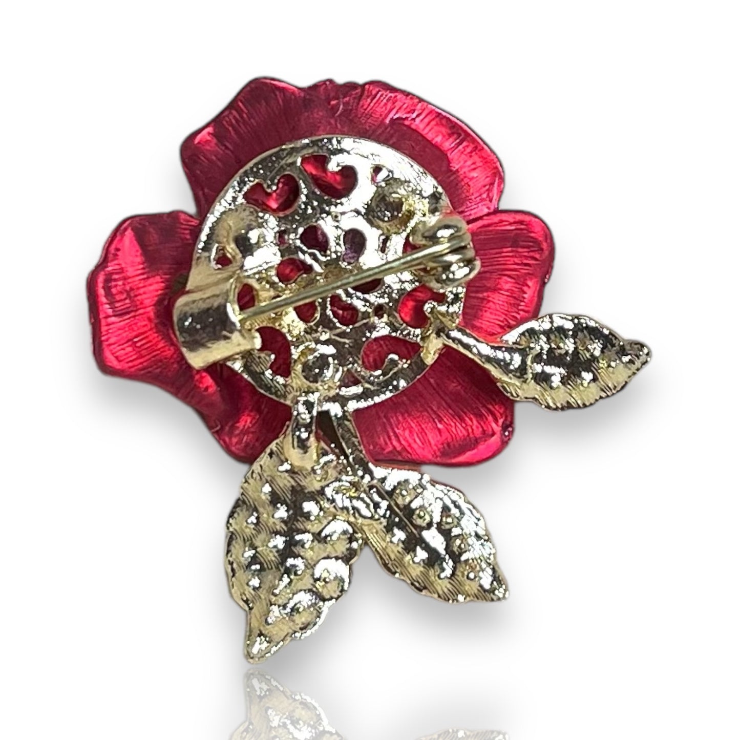 Broche rose rouge nacrée