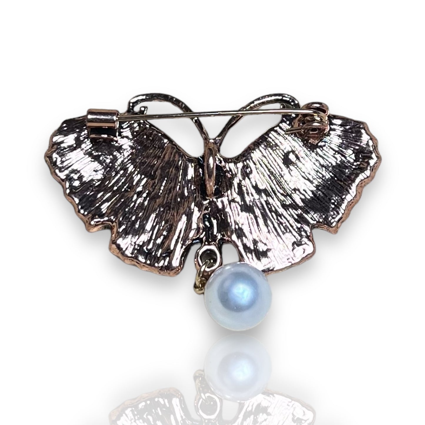 Broche papillon bleu nuit et perle